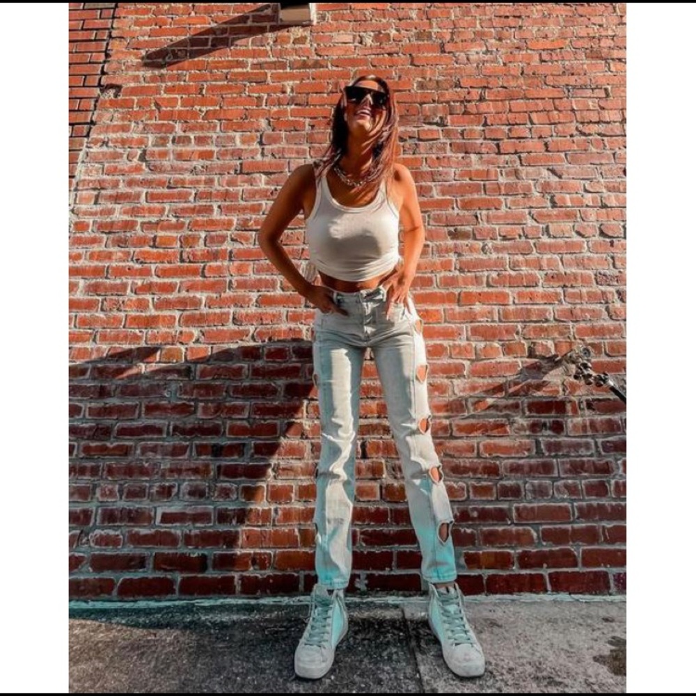 Heart Cutout Jeans - Picture 3 of 4